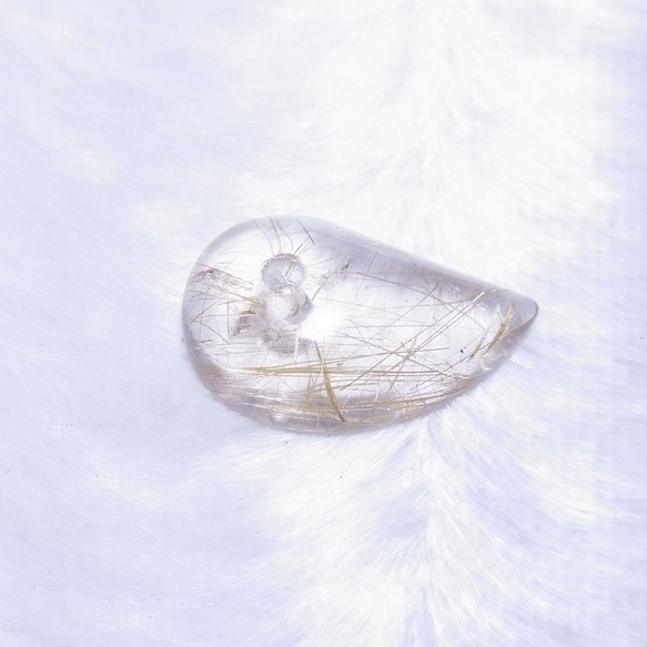 イチオシ 現品一点物 ゴールドルチル 大きい 勾玉 Ｍｒ４２ 金針水晶 お守り 不思議な力 天然石 パワーストーン 1枚目の画像