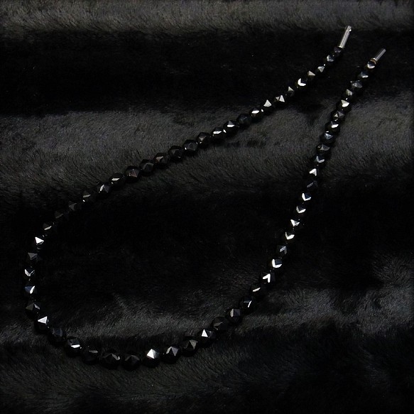 漆黒の煌めきがもの凄い スターカット ブラックスピネル ネックレス 6ミリ 天然石 ストーン クリスプタイプ