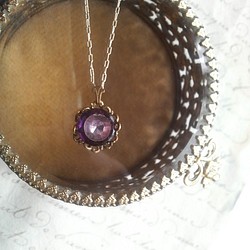 ヴィンテージ　Purple 2tone/facet お花のようなネックレス 1枚目の画像
