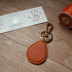 Minerva box摔紋皮 悠遊卡晶片吊飾－水滴造型款－橙咖 第1張的照片