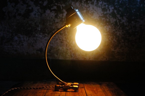 エジソン業界真鍮製の照明器具古典的なタッチランプ -  2016エジソンの工業デザイン製品のクレセント 1枚目の画像