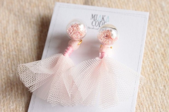 12mm Glass bubble earrings with Peach Pink lace tassels 1枚目の画像
