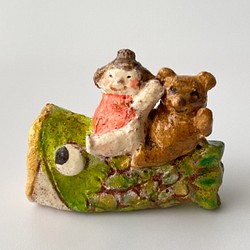 〔子どもの日〕鯉のぼりに乗った金太郎とクマのオブジェ 1枚目の画像