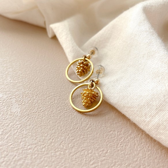 小金松-松果黃銅耳環-可改夾 第1張的照片