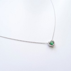 訂製 – 天然沙佛萊石心形切割鑲鑽 14K 白金項鍊 – 祖母綠色系 第1張的照片