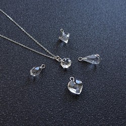 天然白水晶切割墜純銀裸感鎖骨鍊 - 鑽石形 八角形 愛心形 水滴形 第1張的照片