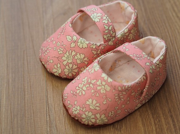 粉紅碎花·嬰兒鞋 第1張的照片