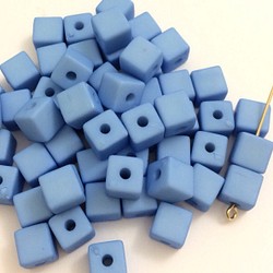 マットビーズ　acrylic cube beads　20個　ライトブルー 1枚目の画像