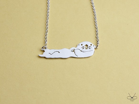 海獺 - 經典動物鏤空 | 純銀項鍊 女款 鎖骨鍊 可愛動物 手工銀飾 第1張的照片