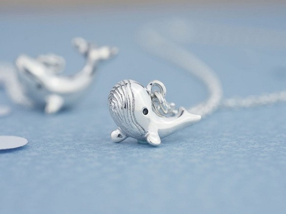 丸頭クジラ | 細いネックレス 925 スターリングシルバー 鎖骨チェーン 立体 動物 手作り シルバージュエリー 1枚目の画像