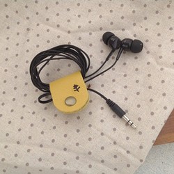 耳機線纏繞器,捲線器,小草刺繡【屆時皮革】(黃色) 第1張的照片