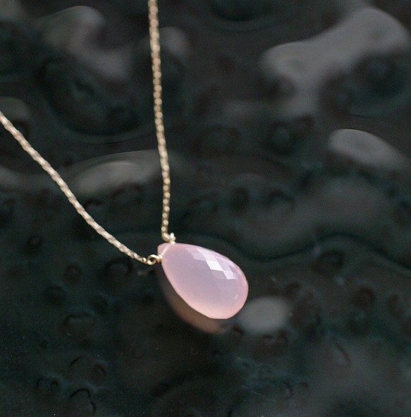 namida : pink Chalcedony（necklace） ピンクカルセドニー 1枚目の画像