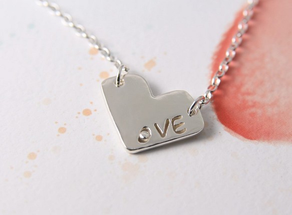 【以愛為名】LOVE文字項鍊 / 純銀項鍊 / Sterling Silver Necklace / LOVE Lett 第1張的照片