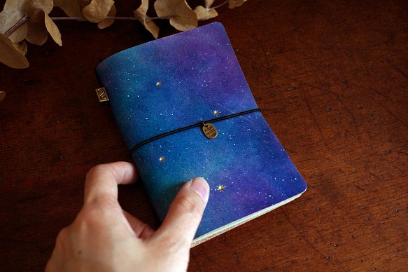 手染宇宙星空 極簡護照夾 護照套 手帳 筆記本 書衣 第1張的照片