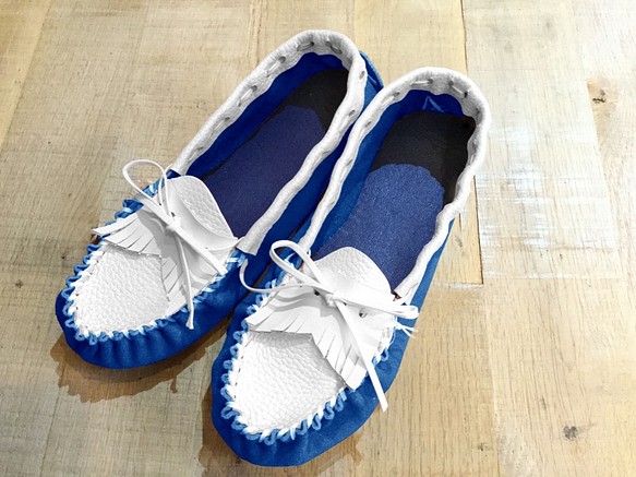 EMA ハンドメイドモカシン moccasin Shoes 本革　BLUE/WHT 1枚目の画像