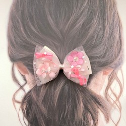 ♡ブーケみたい♡フラワーチュールリボン　ピンク系　〜キラキラチュールにお花とミニリボンを包んだヘアクリップ〜（Sサイズ） 1枚目の画像