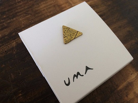 【受注生産】UMA 真鍮三角ピアス 1枚目の画像