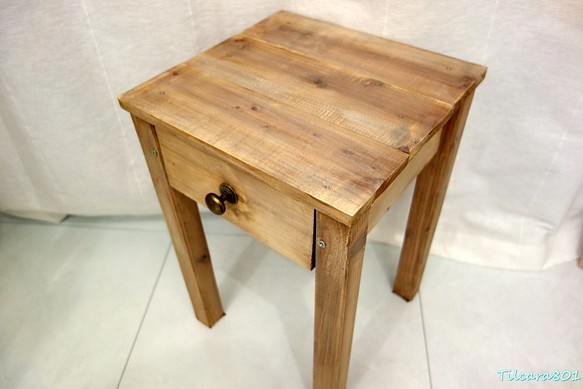 引出し付　木製サイドテーブル　（スモーキーウォールナット） 1枚目の画像