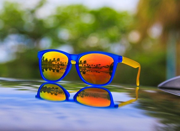 2is Troy 太陽眼鏡│藍色霧面框│橘色反光鏡片│抗UV400 第1張的照片