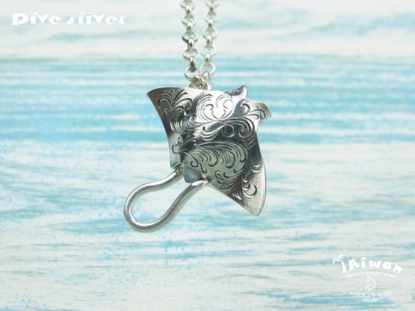 【Diving silver】925銀海洋潛水銀飾--雕花魟魚墜飾 第1張的照片