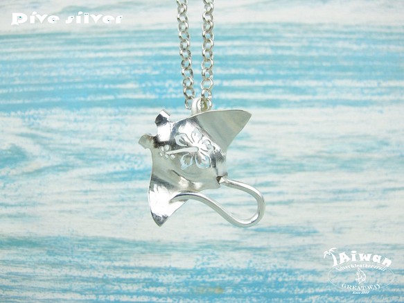 【Diving silver】925銀海洋潛水銀飾--夏日扶桑花魟魚墜飾 第1張的照片