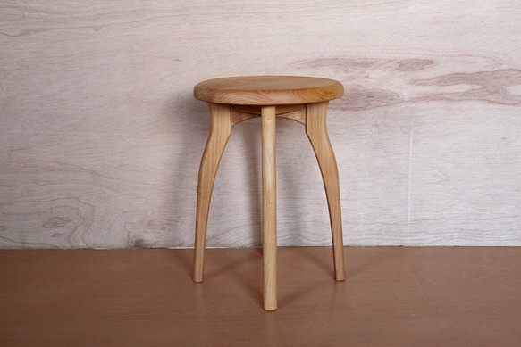 凳子 R 榿木材料 第1張的照片