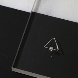 Triangle Earrings: Polyhedron 1枚目の画像