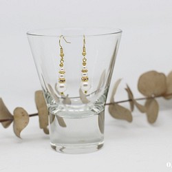 O/C 基本款 / 古典珍珠水鑽水滴造型耳環 第1張的照片