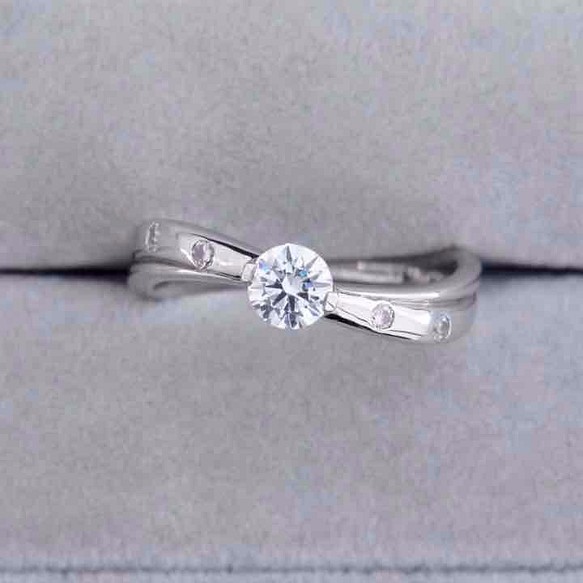 一粒ダイヤの指輪 0.3ct プラチナ ピンクダイヤ入り 婚約指輪 トップ