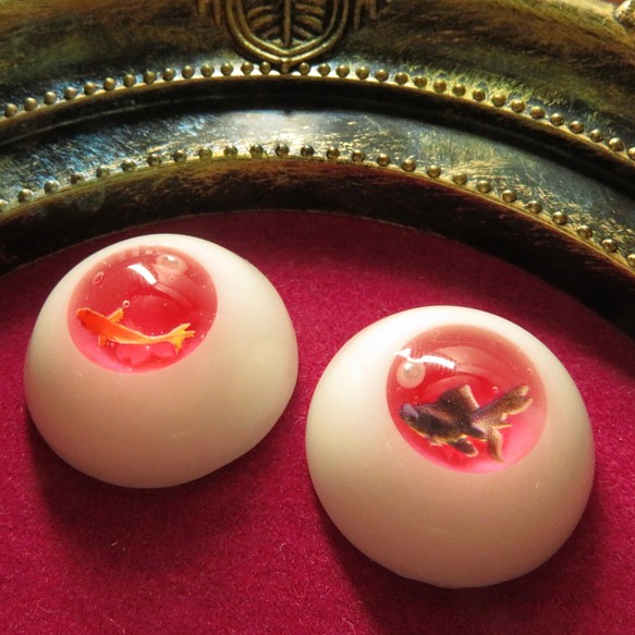 20mmレジンアイ（遊泳金魚　桜と真珠） 1枚目の画像