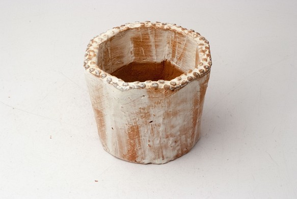 陶器製（2.5号ポット相当）　多肉植物の欲しがる植木鉢 KE-3960 1枚目の画像
