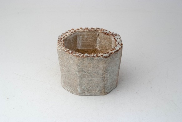 陶器製（2〜2.5号ポット相当）多肉植物の欲しがる植木鉢 KES-5012 1枚目の画像