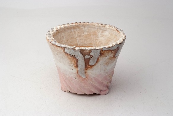 陶器製（２.5号ポット相当）　多肉植物の欲しがる植木鉢 IBMc-5293ピンク 1枚目の画像