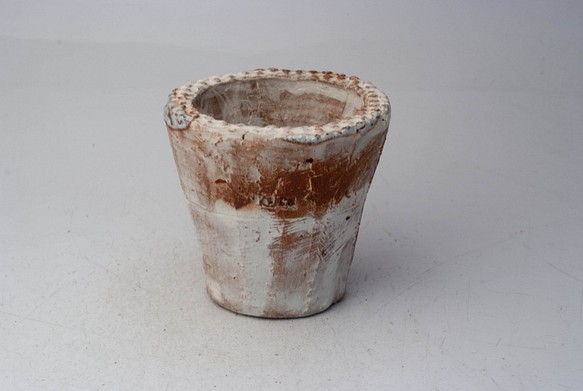 陶器製（２号ポット相当）　多肉植物の欲しがる植木鉢 AAM-6374 1枚目の画像