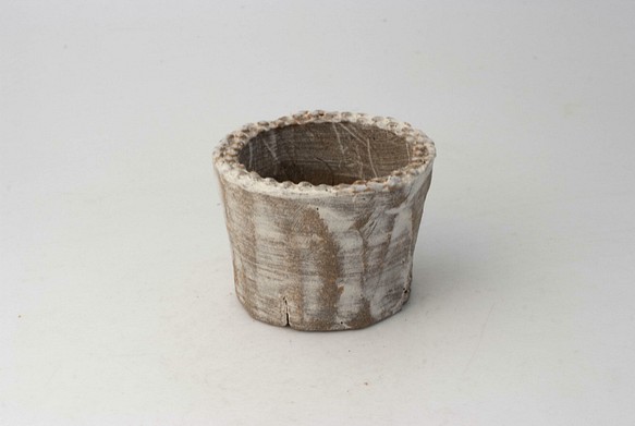 陶器製（２号ポット相当）多肉植物の欲しがる植木鉢 PR-8978 1枚目の画像