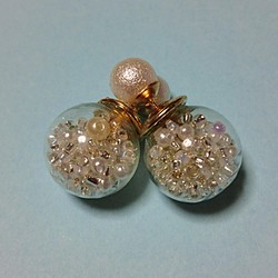 【sold out】ガラスボールピアス 1枚目の画像