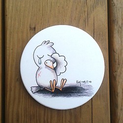 〔折翼小鳥〕插畫陶瓷吸水杯墊 第1張的照片