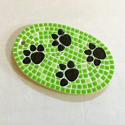 肉球柄の楕円形鍋敷き(グリーン) 1枚目の画像