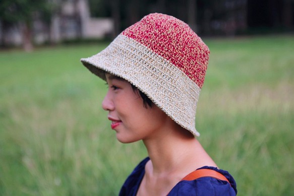 。 tsuixtsui。つばの広い帽子の色 - 赤れんが色の緑の芽 1枚目の画像