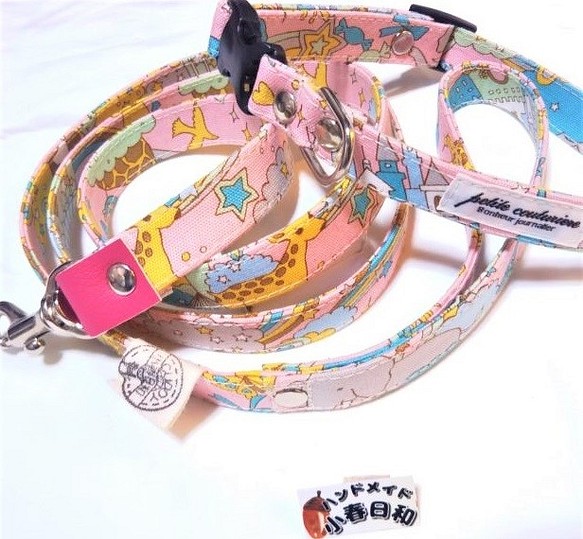 【セール品】メルヘンデザインの首輪とリードセット（小型～中型犬用） 1枚目の画像