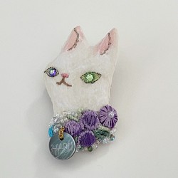 アートコラージュ猫ブローチ(purple) 1枚目の画像
