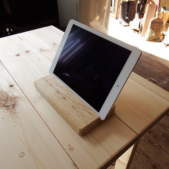 iPadスタンド、全機種対応 1枚目の画像