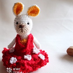 【布。棉花】大紅色華麗花朵禮服新娘兔 第1張的照片