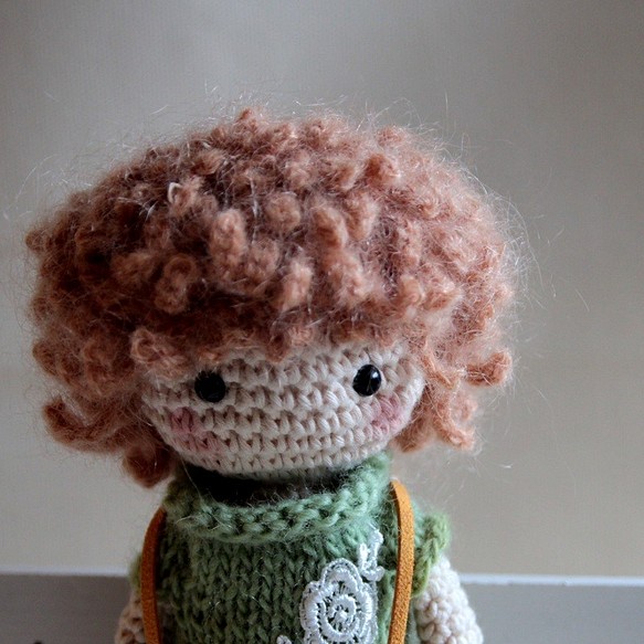 [布。米国の綿花]小さな人形、よだれかけ短い、巻き毛の頭の少年 1枚目の画像