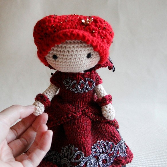 リトルビューティードール、ハートの女王、不思議の国のアリス、赤の高級ドレス 1枚目の画像