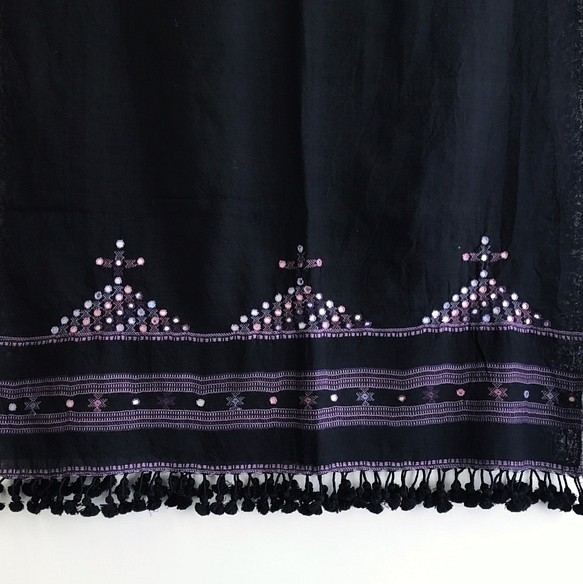 BOHOROOM | Handwoven woollen scarf with tassels 第1張的照片