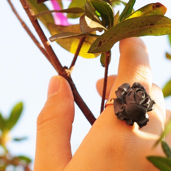 水泥玫瑰花指環/戒指(黑色) | Chloris 系列 (玫瑰金色指環) 第1張的照片
