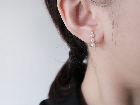 925純銀 小巧點點水滴珍珠 耳針耳環 一對 第1張的照片