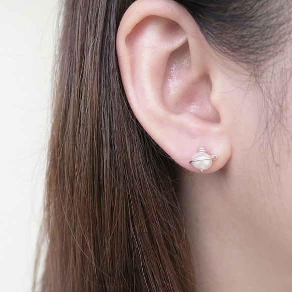 925純銀 星球系列-珍珠小星球 耳針耳環 (一對) 第1張的照片