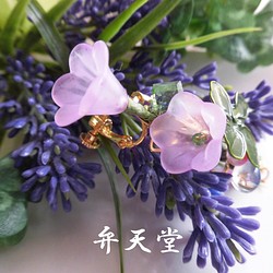販売終了【弁天堂】｢ムラサキカタバミ｣（片耳用イヤーカフ）小さな花束 1枚目の画像